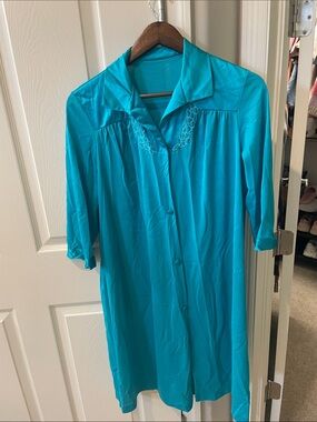 Vanity Fair Turquoise Blouse with Tag Detail